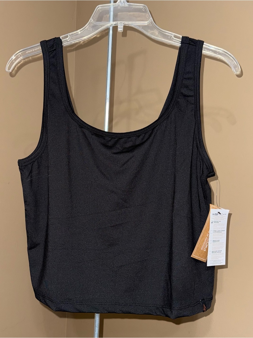 NWT VOLCOM Women’s Black Scoop Neck Tank Top. Size Large.